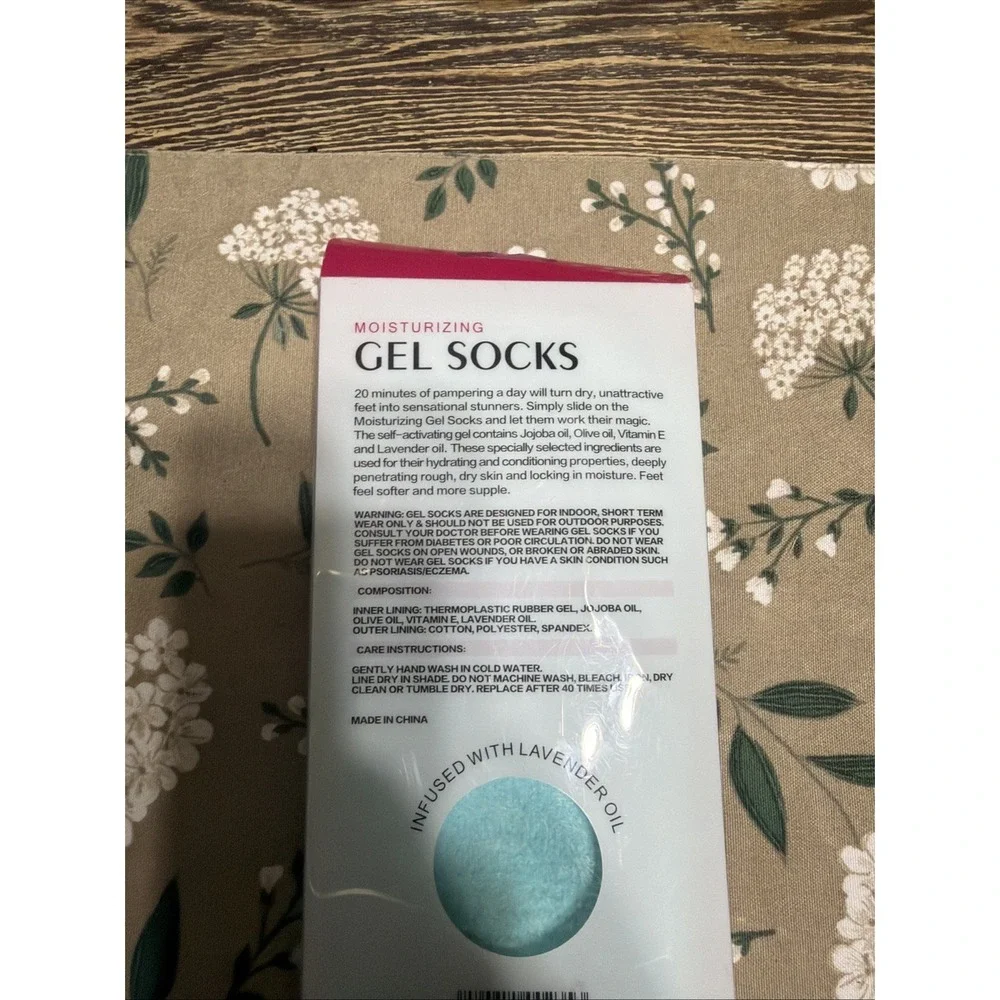 NEW Moisturizing Gel Socks Jojoba Oil Vitamin E Lavander Oil One Size‎ Blue